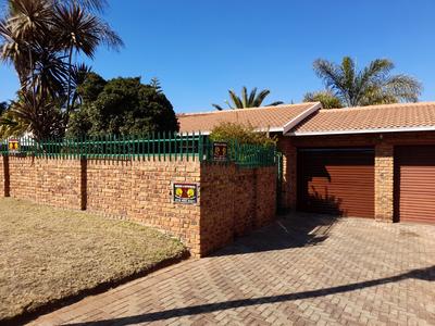 Townhouse For Sale in Quellerie Park, Krugersdorp
