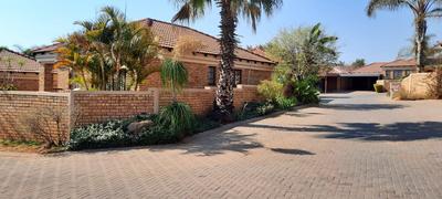 Townhouse For Sale in Pinehaven, Krugersdorp