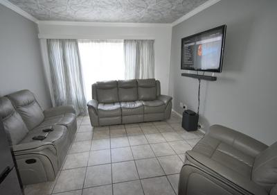 Apartment / Flat For Sale in Kenmare, Krugersdorp