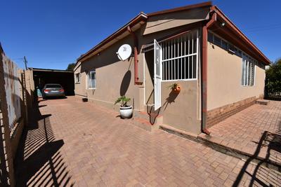 House For Sale in Krugersdorp West, Krugersdorp