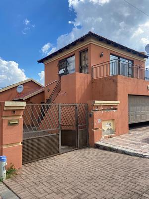 House For Sale in Tsakane, Kagiso, Krugersdorp