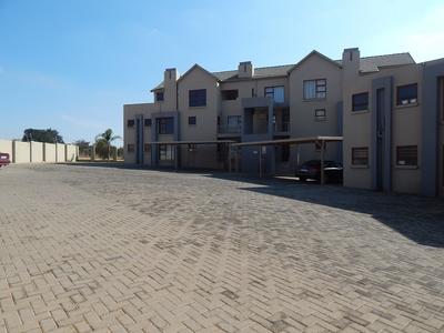Townhouse For Rent in Rangeview, Krugersdorp