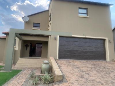 House For Sale in Heritage Heights, Krugersdorp