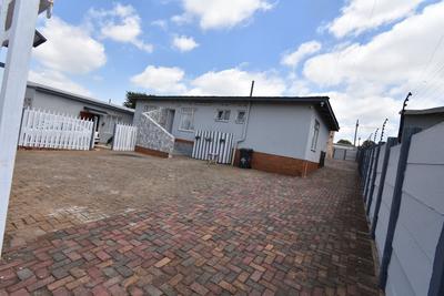 House For Sale in Dan Pienaarville, Krugersdorp