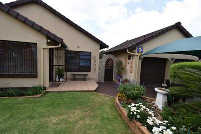 House For Sale in Rant En Dal, Krugersdorp